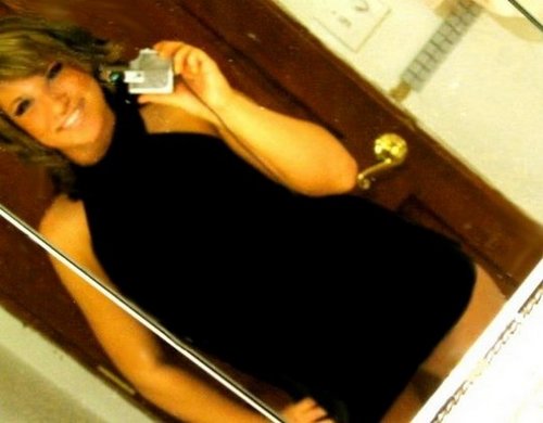 I love to tan, shop, and go to the gym. Talk to me, I dont bite..hard ;)