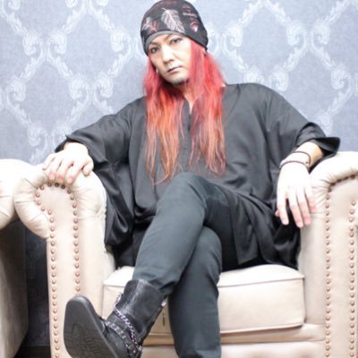 Guitarist /作曲家/ MinstreliX / ヤマハ音楽振興会認定EG,AG,UK講師 / EG-ESP,Gibson / AG-A.Yairi / Ex-pro / 個人レッスン/ 楽曲制作依頼はDMにて/USJ