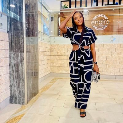 stephanie_yugi's profile picture. Girl pick up your crown.