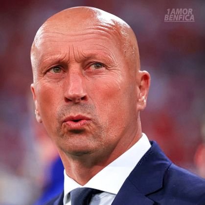 Depressao_Encar's profile picture. Uma página onde uma pessoa que não entende nada sobre futebol comenta sobre... FUTEBOL.

Página dedicada principalmente ao futebol português e europeu.