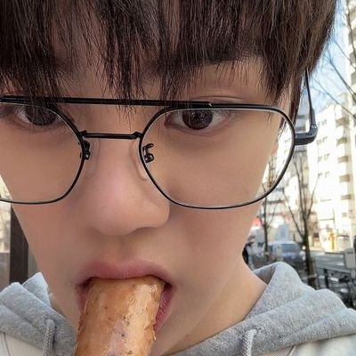 ──﹙𝜗𝜚.﹚charming classy 🍇🐈⬛️, becoming swannie @cowokpop alluring pretty rose bussiness divine angelic love berry in heart.