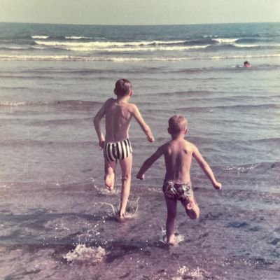 WritersGlock's profile picture. Writer's Glock - shoot from the hip! Brokers, Into The Fire, Empty Quarter, Kunoichi, Imker 🐝 Wolf 🐺 Nothing Matters🚀 Matryoshka, Broadsword 🗡️Will To Power