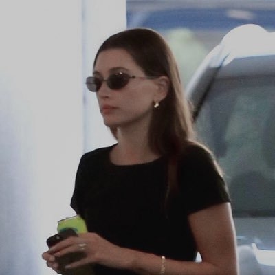 ladydillom's profile picture. 
