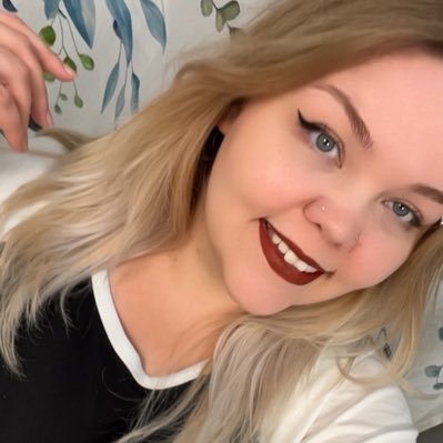 SparkleMadness7's profile picture. Memes, makeup, music, & conspiracy theories.