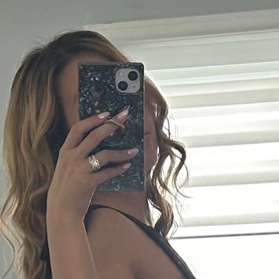 Just your everyday hotwife mom. I need a man who treats me like a princess in public & spoils me. In private I’ll spoil him. https://t.co/H04sNxCt66