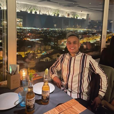 Orgullosamente paisa y anti uribista de pura cepa,hincha del 2 veces campeón de Libertadores;Bielsista-Guardiolista