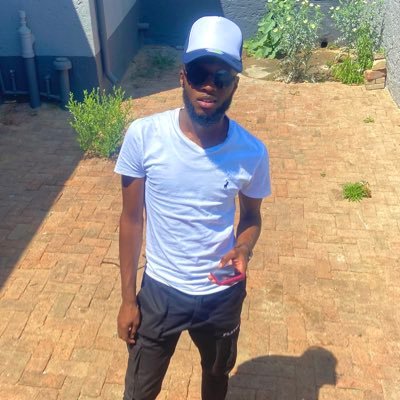 God first 🕊 // Property Technician📚// Philomath 🤓//Baller⚽️