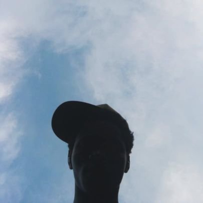 CodentVon's profile picture. J'adore apprendre le français et Python.🐍