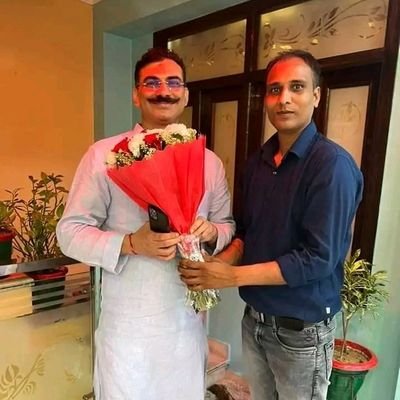 मैं हिंदुओ के लिए लिखता हूं
मैं हिंदुत्वादी हूं 🔥
साथ दो💪 तो ठीक नहीं तो मैं अकेला ही काफी हूं।
🚩जय जय श्री राम🚩
💪🙏💪