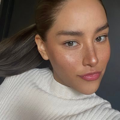 📍mx | 25 | daughter of the king | acuario | i love replacing my feelings with new clothes and coffee