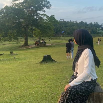 ordinary girl who has many dreams.