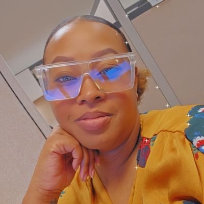 Ebby_red's profile picture. Crazy Creole ⚜️ living, laughing and 🤭 in 🌴
One band One sound 🥁