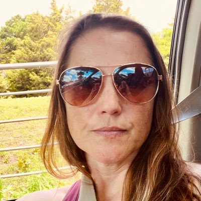 Houston poet_WLTmember_YogaFan_ Also, dragons 🐉 and cozy magic libraries inside secret elven colonies. Go ahead and underestimate me. #sheplucky