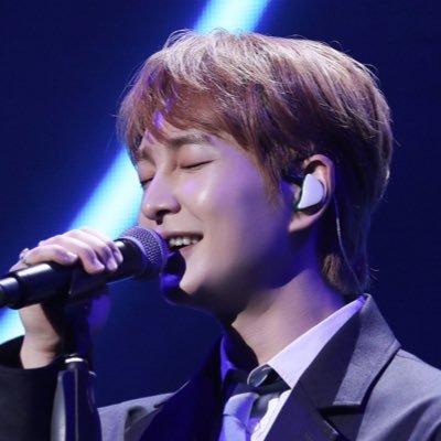 shineonyou_onew's profile picture. 