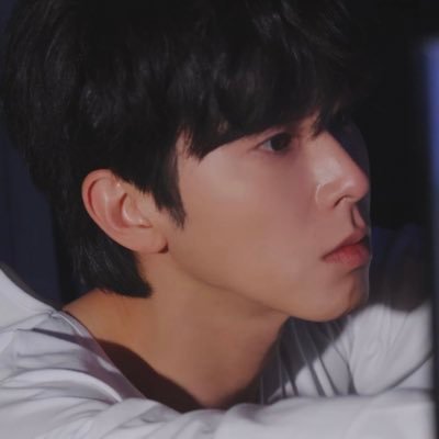 uknowjinsimgirl's profile picture. 유노윤호오른쪽얼굴사랑단 그런데 이제 윤호엄마가 된