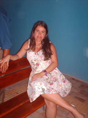 sou aquela que vc nunca será ,so pelo simples fato de ser diferente e de nunca desistir do meus sonhos que sao importante