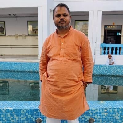 moinmansuri52's profile picture. 