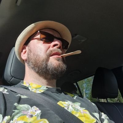 Rulettimies's profile picture. Isä, aviomies, personal trainer, liberaalipuolueen jäsensihteeri ja hallituksen jäsen. #leikattavaalöytyy