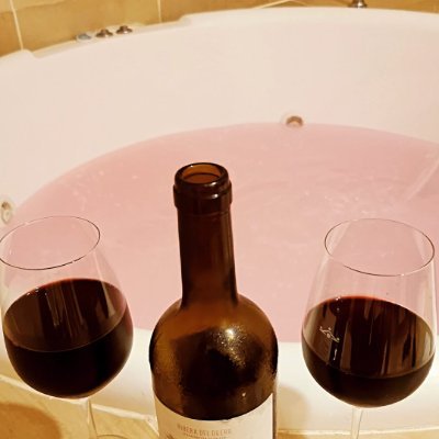 En el lado burdeos de la vida, solamente racista con los vinos malos y los hijos de put*, al vegano ponle un tinto