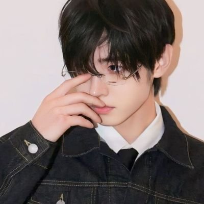 doing prettymuch everything anything all at once at this point // #kpoptwt #langtwt #booktwt #studytwt