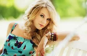 She inspires me, she sings the pages of my diary, she seems to be my best friend, it seems that sees what I think, she's my life. She is taylor!
