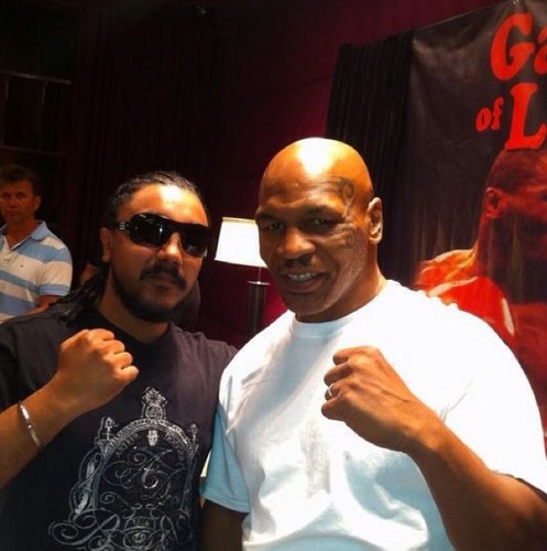 lullyGold's profile picture. 