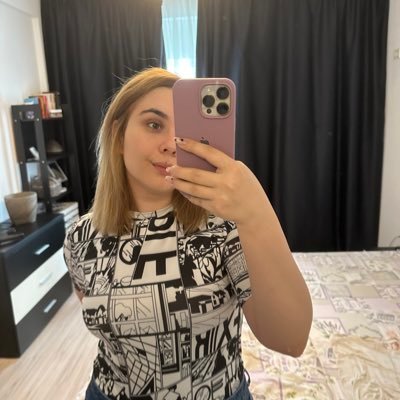 mlandreea's profile picture. 