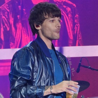 One Direction y BTS mi imperio romano
Vi a Louis, VI A LOUIS!!!! 😭🇦🇷✨