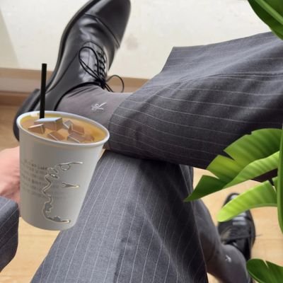 厦门重口奴，喜欢生活化伺候，各种羞辱调教，把我当飞机杯，取悦工具，不当人。重度恋物癖，喜正装，运动主。
V:xiaoguihhhh