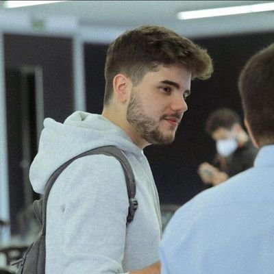 Periodista deportivo, apasionado de la F1 y fútbol.
Escribo para @Cordopolis_es y @EFENoticias.
Me podéis escuchar en @RadioMarcaCord y @CopeCordoba.