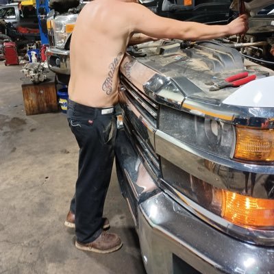 32 Bi Sexual Diesel Mechanic DM For Collabs. Page is a work in progress