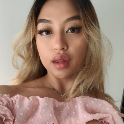 playwithami's profile picture. NSFW/18+ she/they | 19 | 5’ tall petite nympho dream girl | come play with me? 🤍| ✨