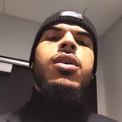 le mec à Rihanna là 😏🥰 https://t.co/DluUd90DMQ