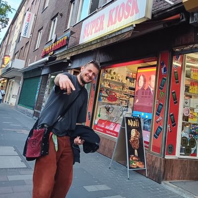 ⬛ Wenn ihr keine Antwort haben wollt schickt mir eine Sprachnachricht
⬛ Ich backpfeiffe mich die Carrierleiter nach oben
⬛ Sorry chef kann nich arbeiten