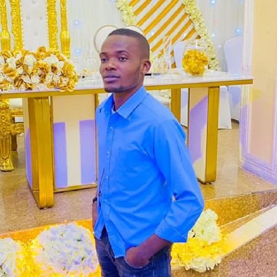 Analyste politique, psychologue des organisations, délégué fédéral chargé de question socio-culturel au Mouvement Congo en Avant ''MCA''