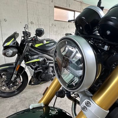 主にクルマバイク関連の垢 。 愛車はBMW M440iクーペ バイクはTRIUMPH STREET TRIPLE RSとBMW R12ninet よろしくお願いします
