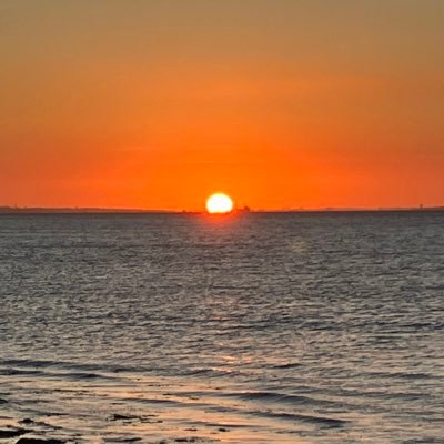 amandamoanymum's profile picture. gaslighting is a form of abuse. terrorism is carrying a knife not a twitter post. I’m not far right I am an adult human female WOMAN and MOTHER