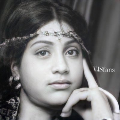 Ardent fan of Lady Superstar Vijayashanti mam Jai Ramulamma Jai Telangana !!