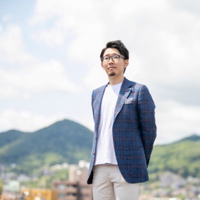 「人生」に寄り添い、人や企業の想いをストーリーにして伝える仕事です。穏やかな暮らしを目指しています ▶︎立命館大→コープさっぽろ→フリーランス(2005〜)&明善(株) (2209〜) ▷趣味:北海道コンサドーレ札幌(リレシパ5年目)/カフェ/旅/vlog