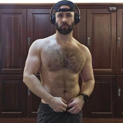 I’m (Dominant Alpha Daddy) here seeking for a submissive slave and faggot..