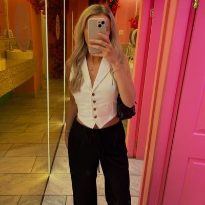 ellierbradshaw's profile picture. 