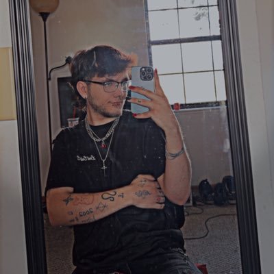 ghostboi_1822's profile picture. Bi• 22 year old•18+