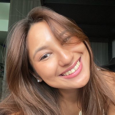 laryssarogelio's profile picture. be happy 🌞