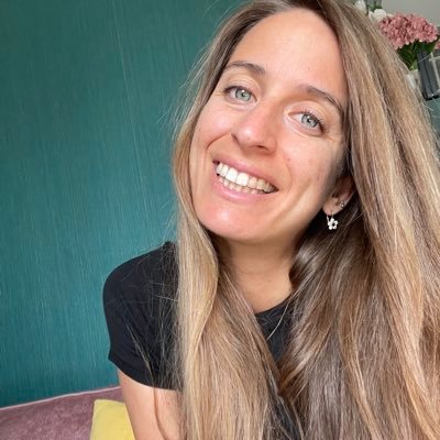 Scrivo un sacco di stronzate, però sono simpatica.
she/her