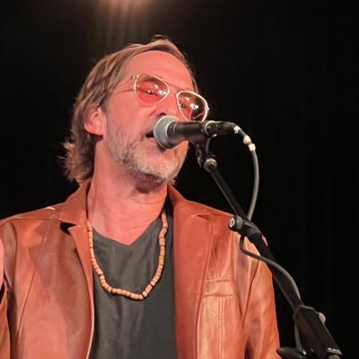 Singer-Songwriter in Birmingham. Die Hard Washington State Fan. New single “It’s Love” produced by Jimbo Hart out now!