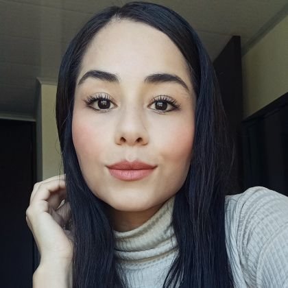 PolaPoveda's profile picture. «Suerte», es la palabra que utilizamos en el mundo moderno para nombrar lo milagroso 🙏❤ 🌱