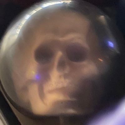 art director @ yuga labs past: https://t.co/2jWgzPZ8vS, @oculus, @breel_co.