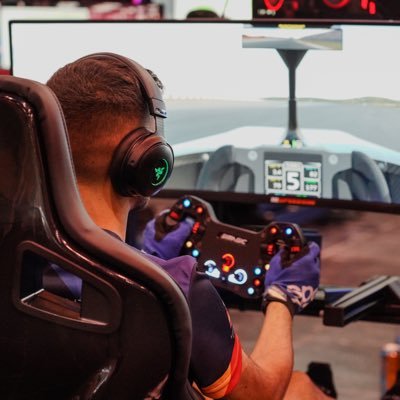 Apasionado del motor. Compitiendo en iRacing para @GGSimRacing. F1 lover. 27