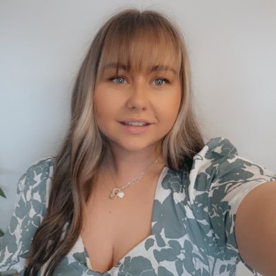 🎗️ Endometriosis and PCOS girly💛 ☁️ Twenty Six 🤍 Engaged to my Best Friend💍