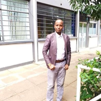 AbdiHashiAbdul1's profile picture. Humanitarian Aid worker. WaSH Specialist.
Midabka, diinta, daqaalaha, jinsiga iyo lixaadka athoo eegin haku faquuqin qofka marxalada kugeedhaaman.
GGA, LFC.